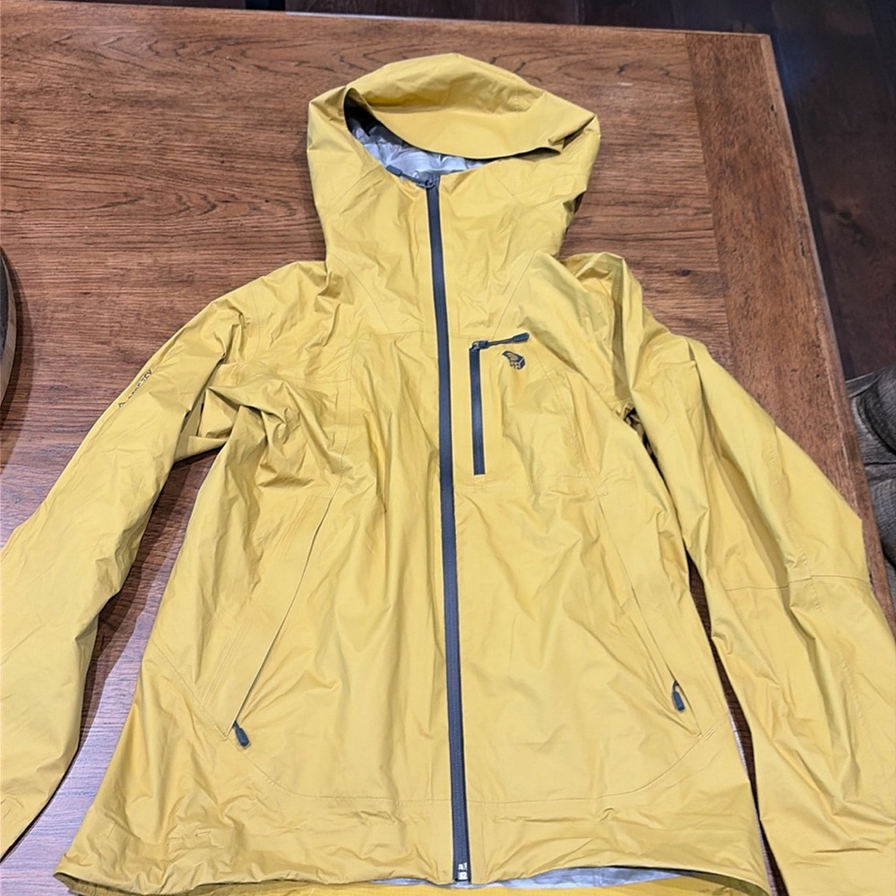 MOUNTAIN HARDWEAR EUC women’s XS mustard yellow GORTEX parka jacket. Unlined